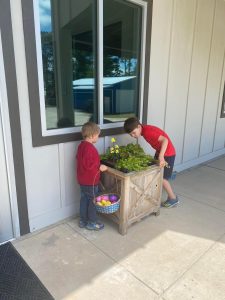 blue-sky-lake-livingston-easter-egg-hunt